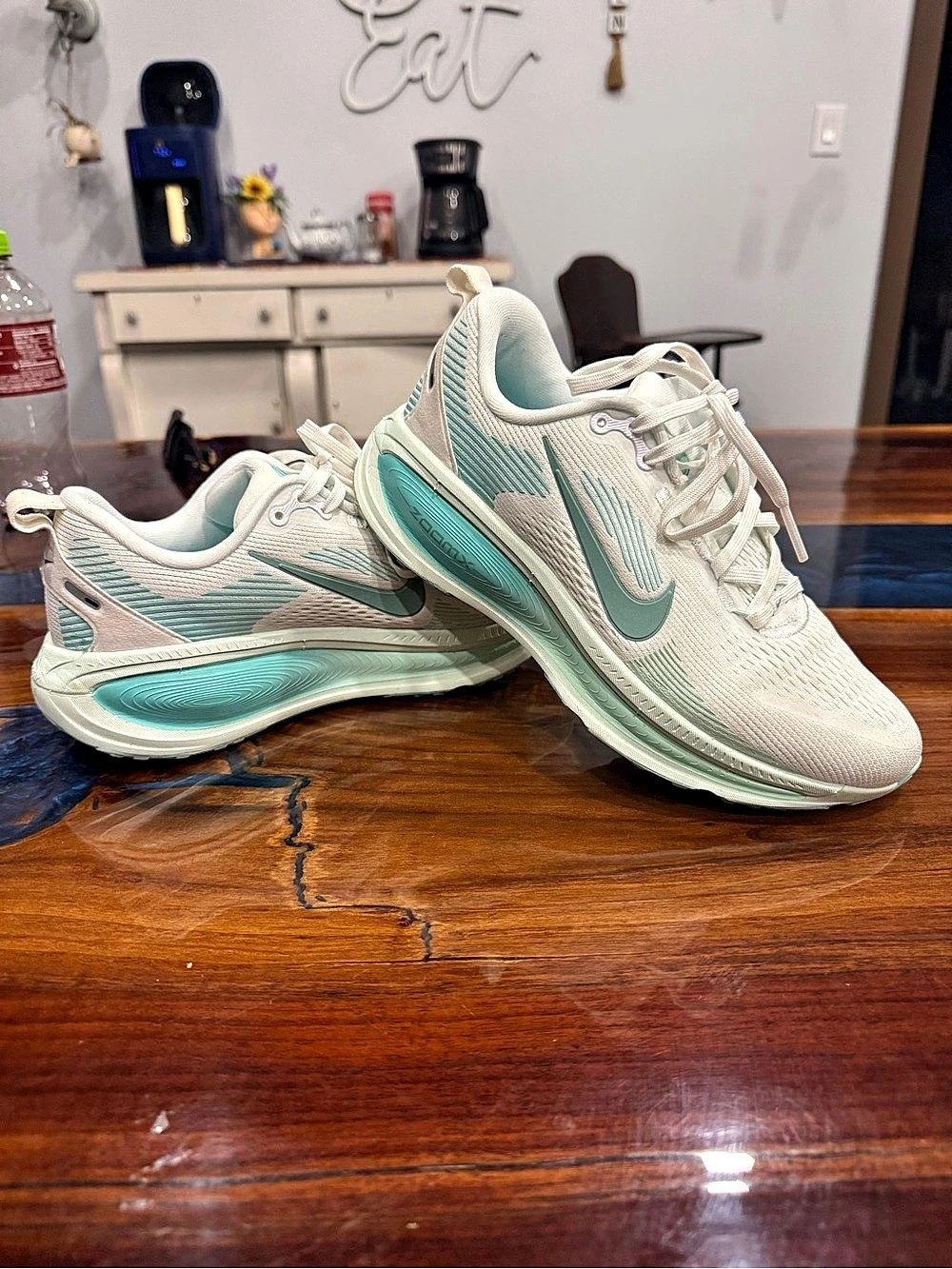 Nike Vomero 18 Women's White & Green Athletic Shoes